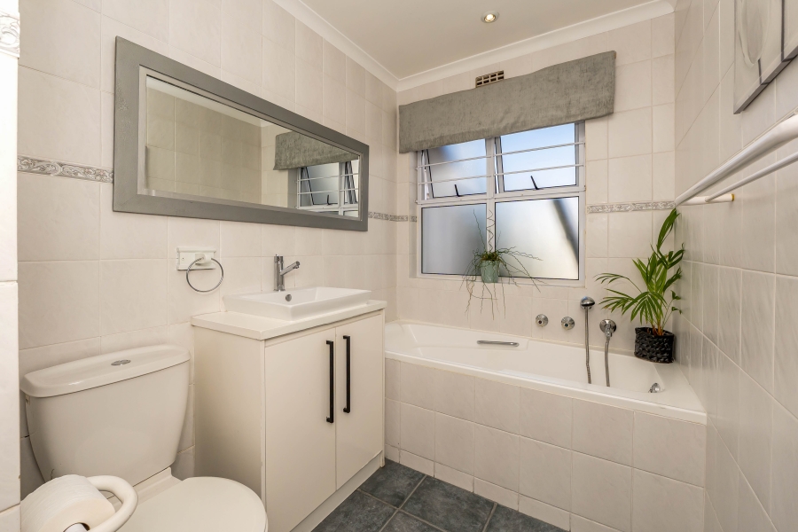 3 Bedroom Property for Sale in Sunningdale Western Cape